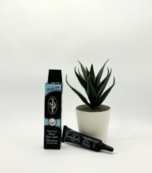 Chirstine Eye Lash Glue