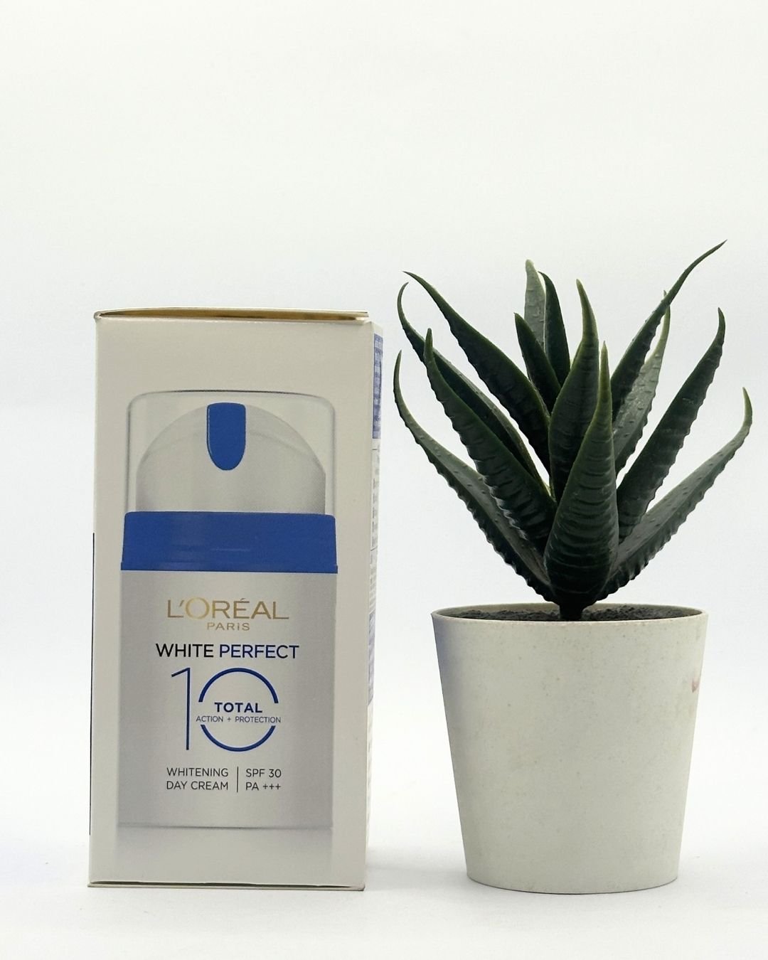 L'Oreal Paris Whitening Cream - Image 2