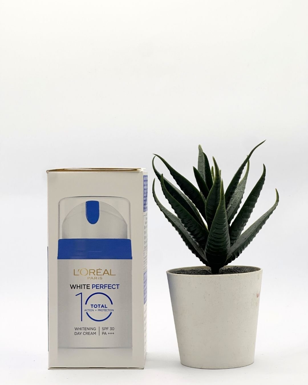 L'Oreal Paris Whitening Cream - Image 3