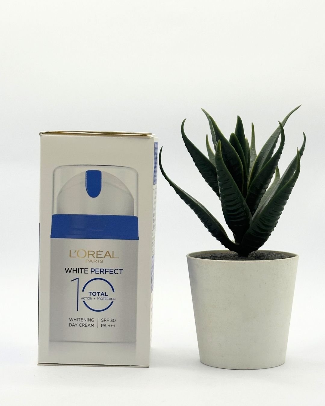 L'Oreal Paris Whitening Cream - Image 4